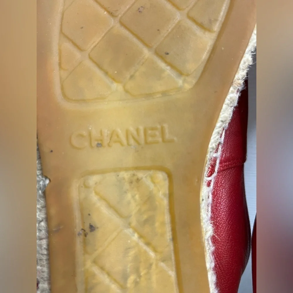 Authentic Chanel Red Lambskin Leather CC Logo Espadrille size 37,l